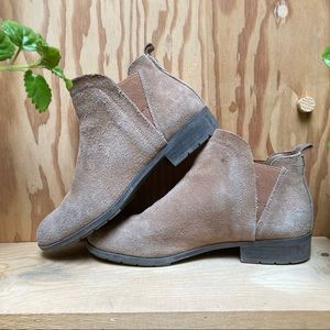 G. H. Bass & Co. Bass-Allie Suede Leather Bootie Taupe size 8